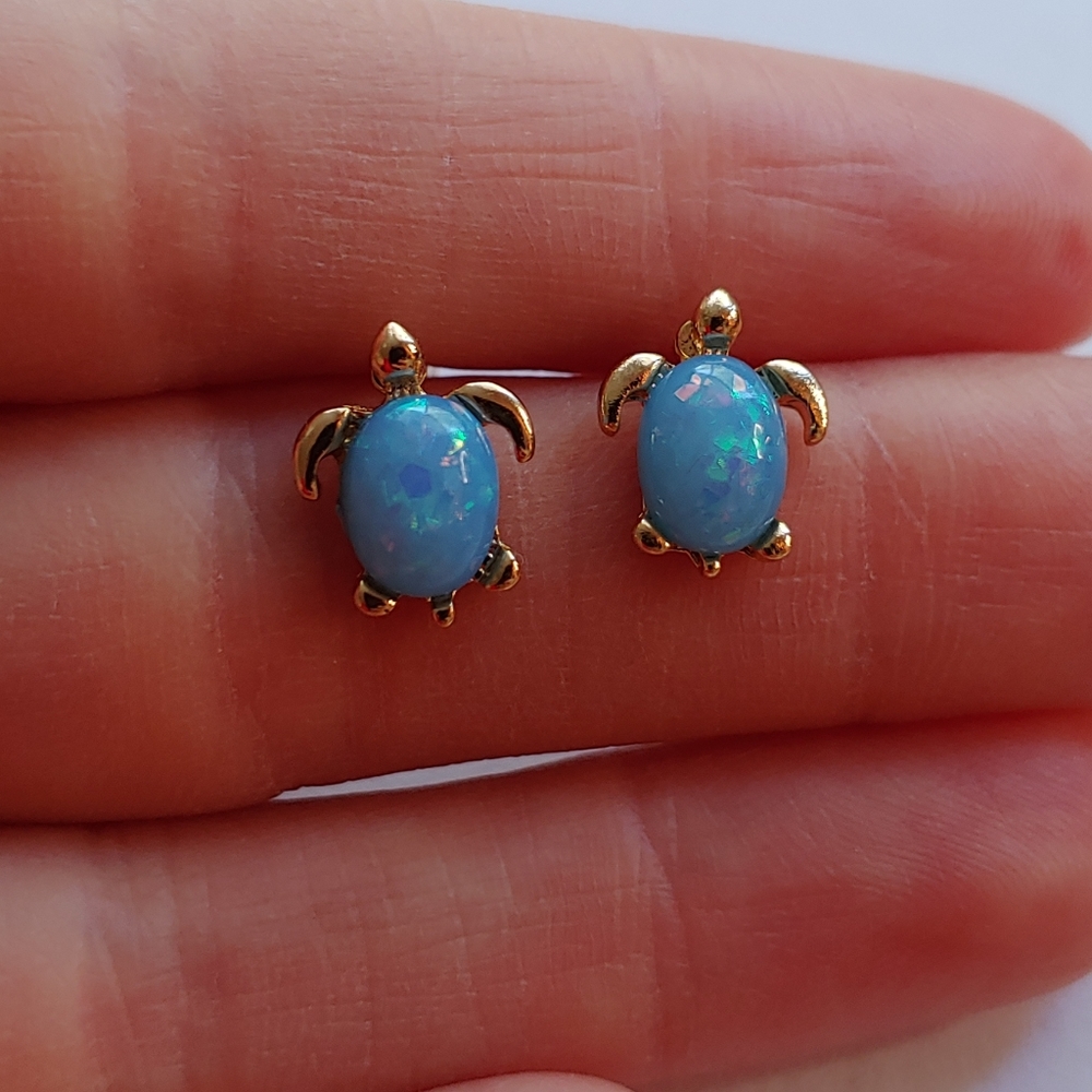 ๐5/$25๐ Fire turquoise sea turtle simulated opal earrings - Picture 3 of 5